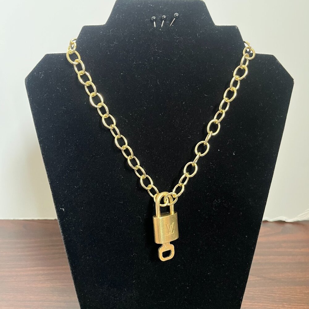 Louis Vuitton Lock & Key 308 Unbranded Gold Plated Chain Necklace Luxury Chic